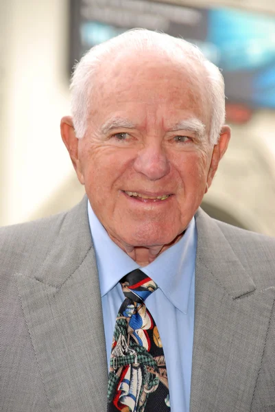 Domare Joseph A. Wapner vid induktion ceremonin domare Joseph A.Wapner i Hollywood Walk of Fame, Hollywood, Ca. 11-12-09 — Stockfoto