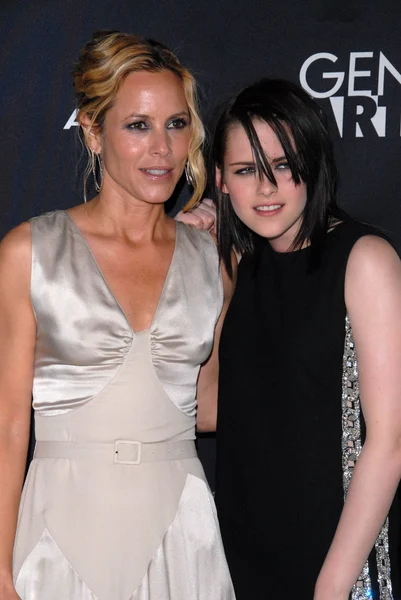 Maria Bello och Kristen Stewart på "Gula näsduken" Los Angeles Premiere, Pacific Design Center, West Hollywood, Ca. 02-18-10 — Stockfoto