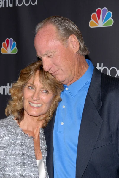 Craig T. Nelson and wife at the "Parenthood" Premiere Party, Director's Guild of America, Los Angeles, CA. 02-22-10 — Stock Photo, Image