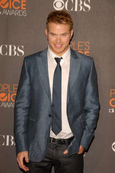 Kellan Lutz en las llegadas para el 2010 Choice Awards, Nokia Theater L.A. Live, Los Angeles, CA. 01-06-10 — Foto de Stock