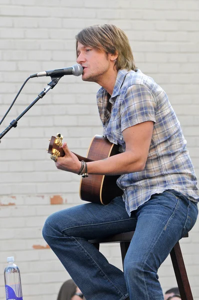 Keith urban bei einem kostenlosen akustischen Konzert von keith urban, gesponsert von verizon wireless und samsung mobile, verizon wireless store, pasadena, ca. 21.11.2009 — Stockfoto