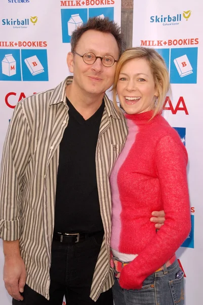 Michael Emerson and Carrie Preston at the First Annual Story Time Celebration hosted by Milk and Bookies, Skirball Cultural Center, Los Angeles, CA. 02-28-10 — Stock Photo, Image