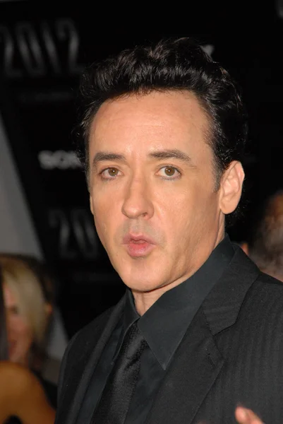 John cusack på premiären av "2012," regent biografer l.a. live, los angeles, ca. 11-3-09 — Stockfoto