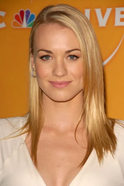 伊冯娜 strahovski — 图库照片