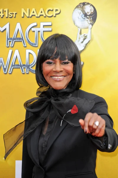 Cicely tyson bei den 41. naacp image awards - ankünfte, shrine auditorium, los angeles, ca. 26-02-10 — Stockfoto