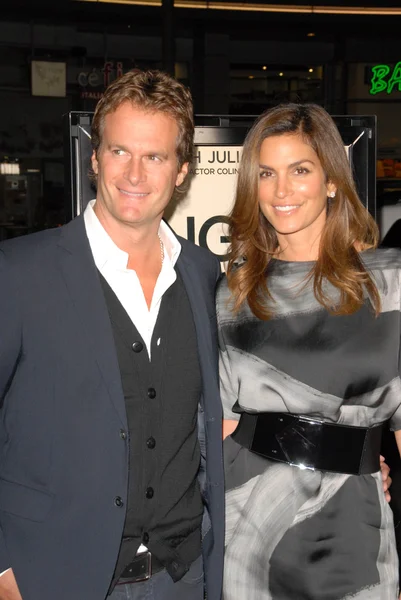 Rande Gerber en Cindy Crawford op de Afi Fest 2009 Closing Night Gala Screening van "Een enkele Man," Chinese Theater, Hollywood, Ca. 11-05-09 — Stockfoto