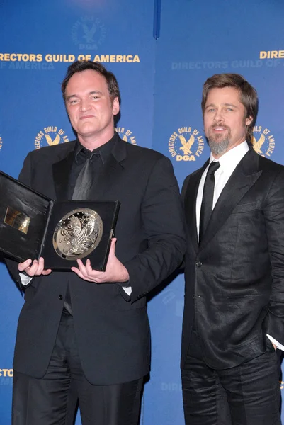 Quentin Tarantino y Brad Pitt en los 62nd Annual DGA Awards - Sala de Prensa, Hyatt Regency Century Plaza Hotel, Century City, CA. 01-30-10 —  Fotos de Stock