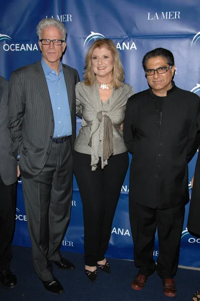 Ted Danson, Arianna Huffington y Deepak Chopra — Foto de Stock