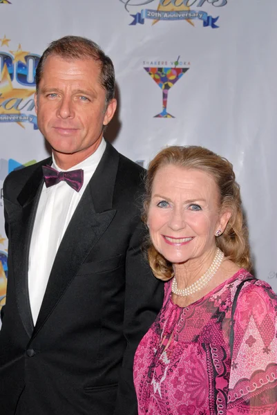 Maxwell Hexenkessel und Julia Mühlen bei der Nacht der 100 Sterne oscar viewing party 2010, beverly hills hotel, beverly hills, ca. 03-07-10 — Stockfoto