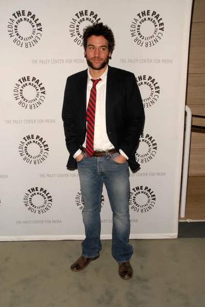 Josh radnor im paley center 's' how i met your mother '100th episode feier, paley center for media, beverly hills, ca. 01-07-10 — Stockfoto