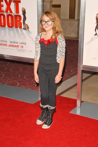 Noah cyrus beim "spion nebenan" los angeles premiere, the grove, los angeles, ca. 01.09.10 — Stockfoto