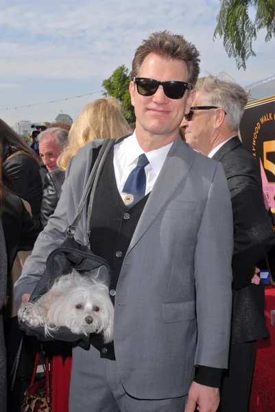 Chris Isaak tijdens de inductie ceremonie voor Roy Orbison op de Hollywood Walk of Fame, Hollywood, Ca. 01-29-10 — Stockfoto