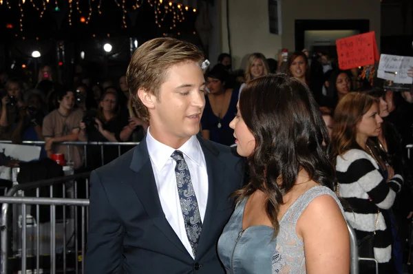 Michael Welch and Marissa Lefton at the "The Twilight Saga: New Moon" Los Angeles Premiere, Mann Village Theatre, Westwood, Ca. 11-16-09 — Stock Photo, Image