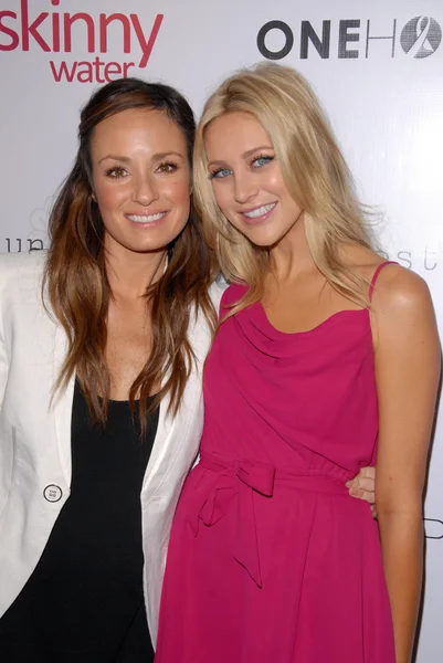 Catt Sadler et Stephanie Pratt au Undrest Pop Shop Grand Opening Event, Undrest Pop Shop, Los Angeles, CA. 11-12-09 — Photo