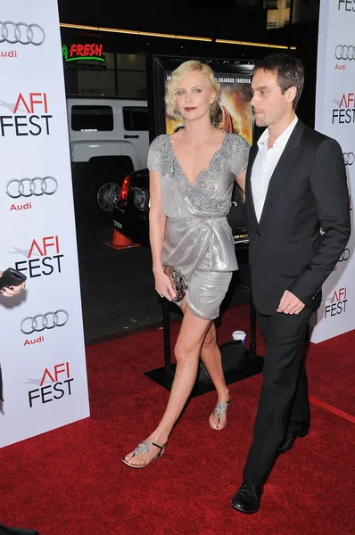 Charlize Theron e Stuart Townsend — Foto Stock