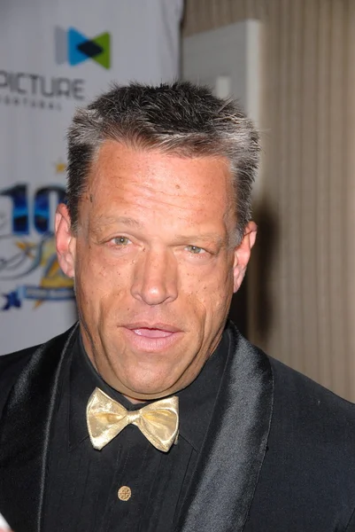 Brian Thompson en la Noche de 2010 de 100 Estrellas Oscar Viewing Party, Beverly Hills Hotel, Beverly Hills, CA. 03-07-10 — Foto de Stock