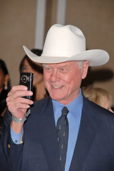 Larry Hagman nocą 2010 100 gwiazdek Oscar przeglądanie stron, Beverly Hills Hotel, Beverly Hills, Ca. 03-07-10 — Zdjęcie stockowe