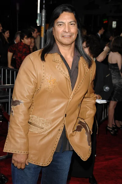 Gil Birmingham en "The Twilight Saga: New Moon" Los Angeles Premiere, Mann Village Theatre, Westwood, Ca. 11-16-09 —  Fotos de Stock