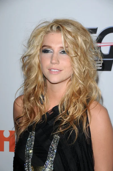 Kesha aan de opname Academie en clive davis presenteren de 2010 pre-grammy gala - eerbetoon aan pictogrammen, beverly hilton hotel, beverly hills, ca. 01-30-10 — Stockfoto