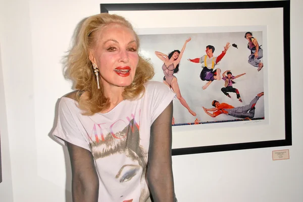 Julie Newmar — Stockfoto