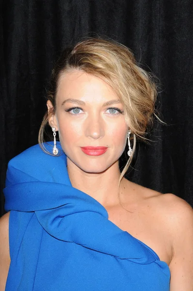 Natalie Zea på 9: e årliga Awards säsong Diamond Fashion Show Preview, Beverly Hills Hotel, Beverly Hills, Ca. 01-14-10 — Stockfoto