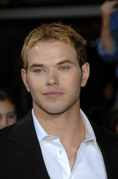 Kellan Lutz at the "The Twilight Saga: New Moon" Los Angeles Premiere, Mann Village Theatre, Westwood, Ca. 11-16-09 — Stock Photo, Image