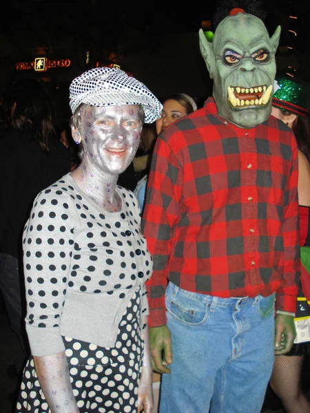 Halloween Party-goers — Stockfoto