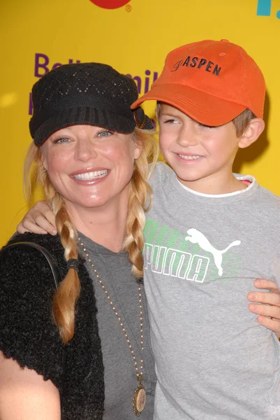 Charlotte Ross and her son — Stockfoto