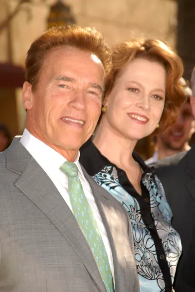 Arnold Schwarzenegger, Sigourney Weaver — Stock Photo, Image