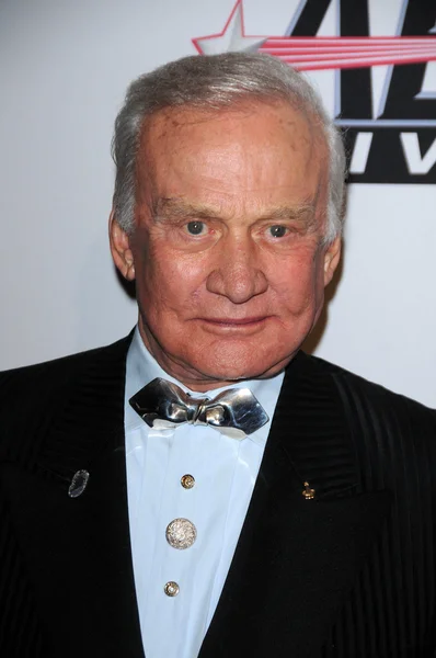 Buzz Aldrin alla Recording Academy e Clive Davis presentano il Pre-Grammy Gala 2010 Salute To Icons, Beverly Hilton Hotel, Beverly Hills, CA. 01-30-10 — Foto Stock