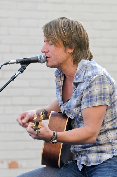 Keith urban, sponsor tarafından verizon wireless ve samsung mobile, verizon kablosuz mağaza, pasadena, ca. 11 / 21 / 09 tarafından ücretsiz bir akustik konser kentsel Keith — Stok fotoğraf