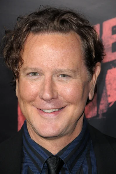 Judge Reinhold på ”The Runaways” Los Angeles Premiere, Cinerama Dome, Hollywood, Ca. 03-11-10 — Stockfoto