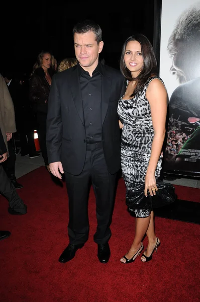Matt Damon y su esposa Luciana Barroso en el Invictus Los Angeles Premiere, Academy of Motion Picture Arts and Sciences, Beverly Hills, CA. 12-03-09 —  Fotos de Stock