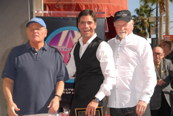 John Stamos e membros do "The Beach Boys" " — Fotografia de Stock