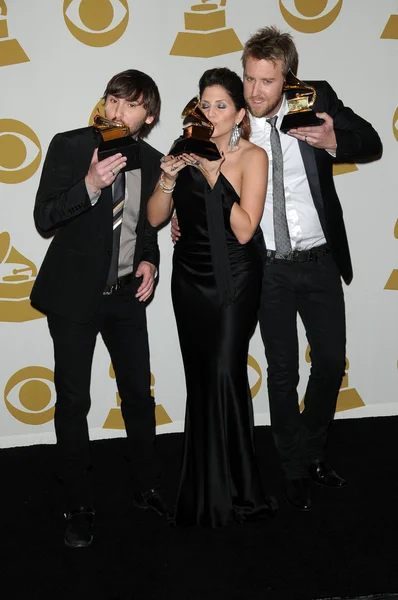 Lady Antebellum au 52e Grammy Awards, salle de presse, Staples Center, Los Angeles, CA. 01-31-10 — Photo