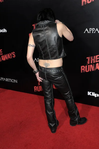 Joan jett en "the runaways" estreno de los Ángeles, cinerama dome, hollywood, ca. 11/03/10 — Zdjęcie stockowe