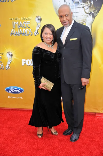 Chandra Wilson and James Pickens Jr. at the 41st NAACP Image Awards - Arrivals, Shrine Auditorium, Los Angeles, CA. 02-26-10 — Stock Photo, Image