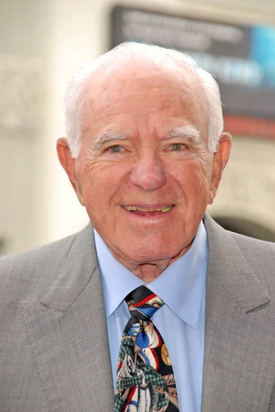 Juiz Joseph A. Wapner na cerimônia de indução do juiz Joseph A. Wapner na Calçada da Fama de Hollywood, Hollywood, CA. 11-12-09 — Fotografia de Stock