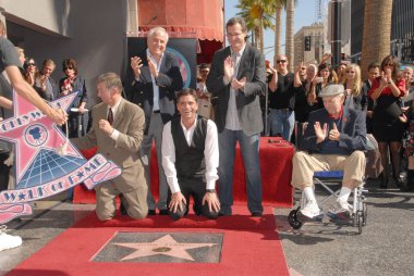 Leron Gubler, Garry Marshall, John Stamos, Bob Saget ve Jack Klugman John Stamos içine Hollywood Walk of Fame, Hollywood Blvd, Hollywood, Ca. 11-16-09 indüksiyon törenle