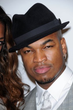 Ne-Yo Recording Academy ve Clive Davis mevcut 2010 öncesi Grammy Gala - selamlamak için simgeler, Beverly Hilton Hotel, Beverly Hills, Ca. 01-30-10