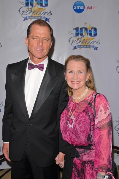 Maxwell Caulfield and Juliet Mills at the 2010 Night of 100 Stars Oscar Viewing Party, Beverly Hills Hotel, Beverly Hills, CA. 03-07-10 — Stock Photo, Image