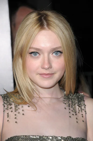 Dakota fanning at "the runaways" los angeles premiere, cinerama dome, hollywood, ca. 11-03-10 — Stockfoto