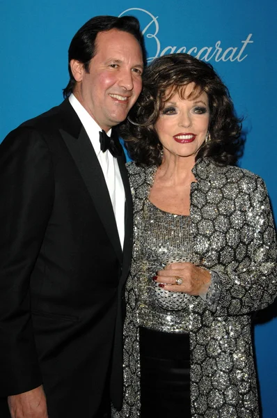 Joan Collins and husband Percy Gibson — Stock Photo, Image