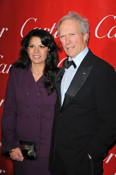 Clint Eastwood y su esposa Dina en la Gala de Premios del Festival Internacional de Cine de Palm Springs 2010, Palm Springs Convention Center, Palm Springs, CA. 01-05-10 — Foto de Stock