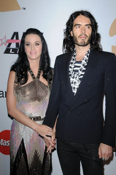 Katy Perry e Russell Brand na The Recording Academy e Clive Davis Present The 2010 Pre-Grammy Gala - Salute To Icons, Beverly Hilton Hotel, Beverly Hills, CA. 01-30-10 — Fotografia de Stock