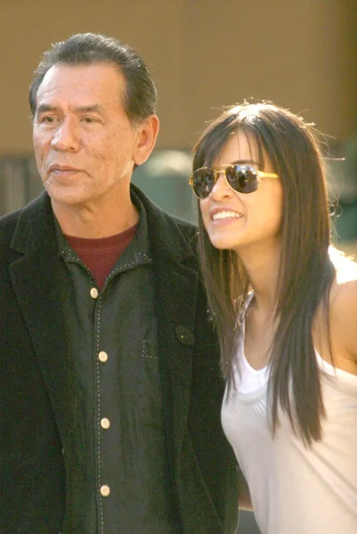 Wes Studi y Michelle Rodriguez — Foto de Stock