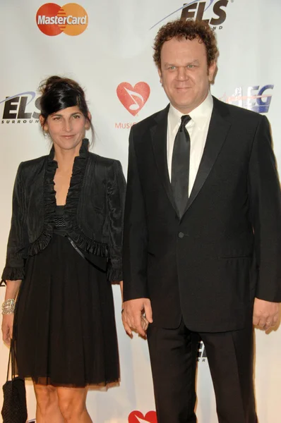 John c. reilly ve eşi alison dickey, 2010 musicares kişi yıl Tribute neil genç, los angeles convention center, los angeles, ca. 01-29-10 — Stok fotoğraf