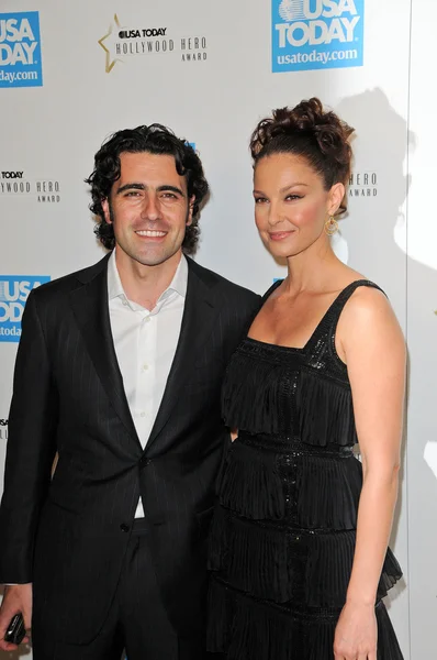 Dario Franchitti and wife Ashley Judd at the USA Today Hollywood Hero Gala honoring Ashley Judd, Montage Hotel, Beverly Hills, CA. 11-10-09 — Stock Photo, Image