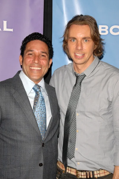 Oscar Núñez y Dax Shepard en el Press Tour Cocktail Party de NBC Universal, Langham Hotel, Pasadena, CA. 01-10-10 —  Fotos de Stock