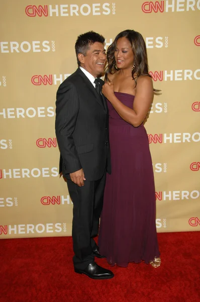 George lopez und laila ali bei den "cnn heroes: an all-star tribute", kodak theater, hollywood, ca. 21.11.2009 — Stockfoto